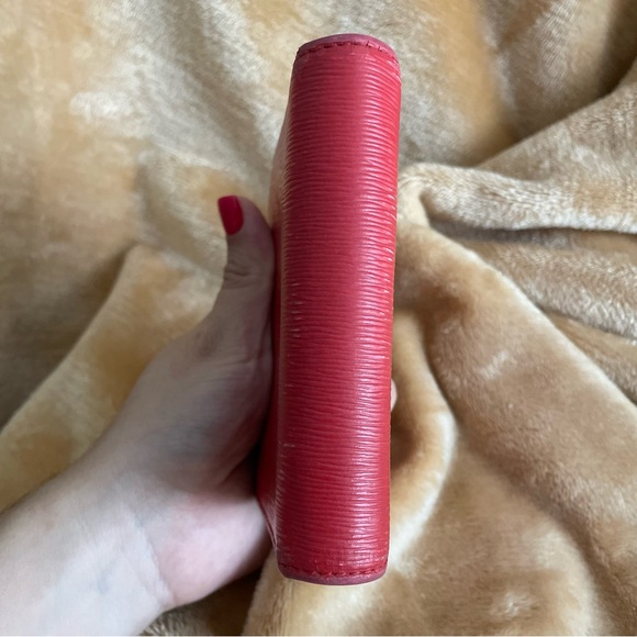 Prada red saffiano trifold wallet - Picture 3 of 16